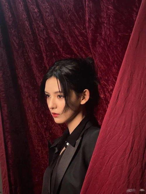 娱乐圈近期爆料顶流小花,顶流小花神秘恋情曝光，真相令人咋舌  第1张